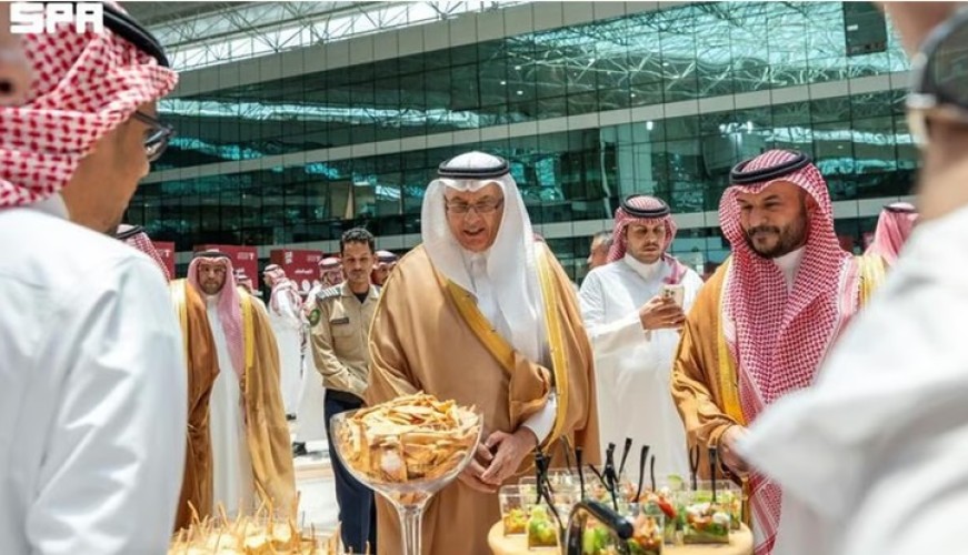وزير البيئة يدشن حملة «بالتمر أبرك» لتعزيز التمور كمُحلٍّ طبيعي في الغذاء اليومي