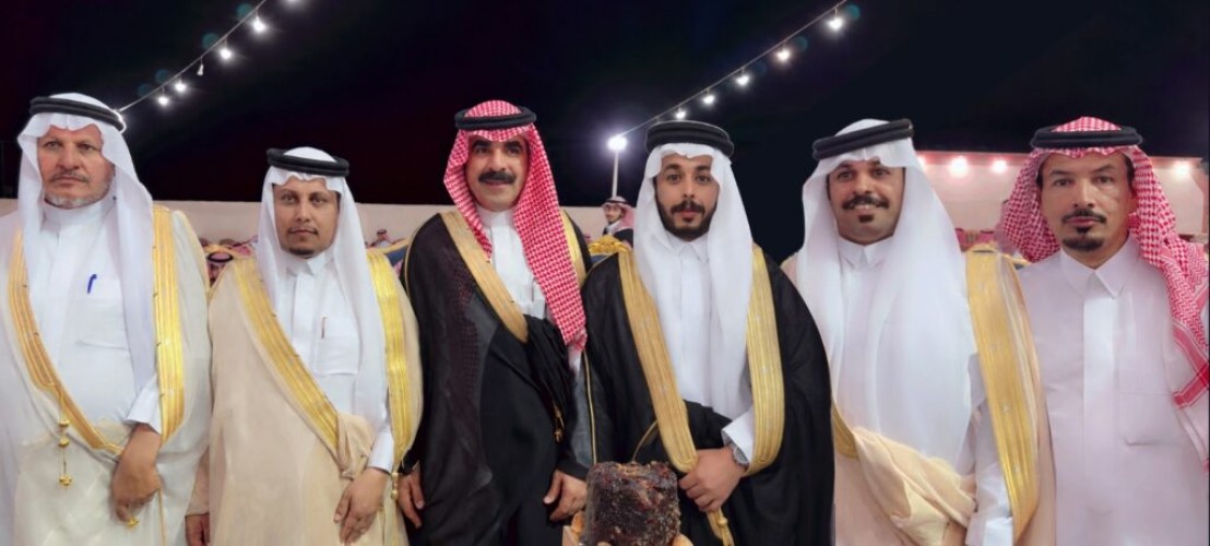 كرنفال شعري وأجواء احتفالية وبحضور محافظ الحائط “فهد الصنيدح” .. أبناء حمود بن بركة الرشيدي يحتفلون بزواج شقيقهم المحامي محمد في بدع بن خلف