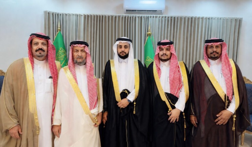 في أجواء احتفالية مميزة بحضور المسؤولين وشيوخ وأعيان القبائل.. صالح بن عيد الرشيدي يحتفل بزواج نجله عبدالله في قاعة القمة بمركز الصلصلة