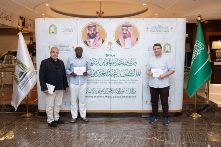 الشؤون الإسلامية تستقبل ضيوف الدفعة الثانية للعمرة