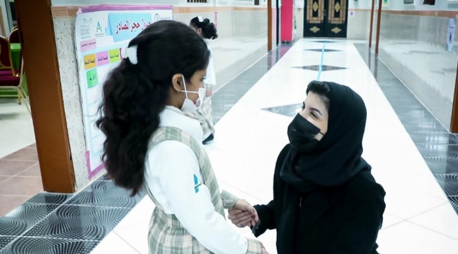 طلاب مواليد كورونا على مقاعد الصف الأول.. و4 ملايين طالب يعودون للدراسة