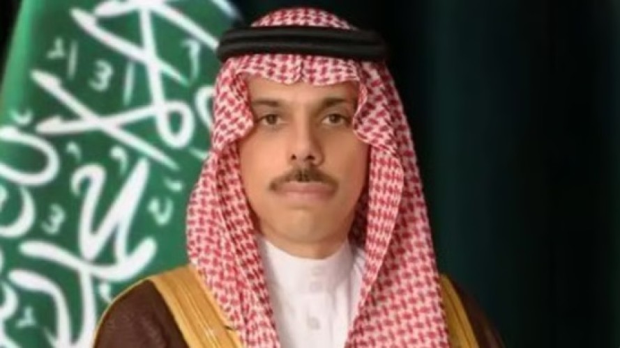 سمو وزير الخارجية يبحث مع نظيريه القطري والعُماني مستجدات المنطقة