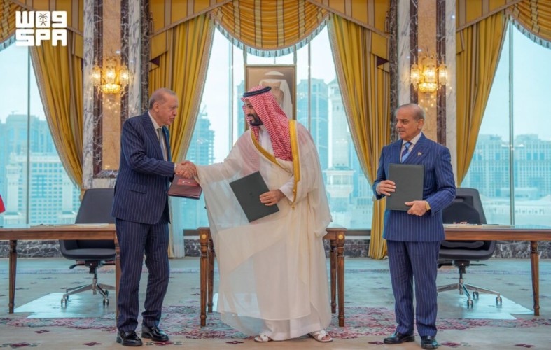 بيان قمة مكة: اتفاقية دفاع مشترك بين السعودية وتركيا وباكستان لتعزيز الردع الجماعي