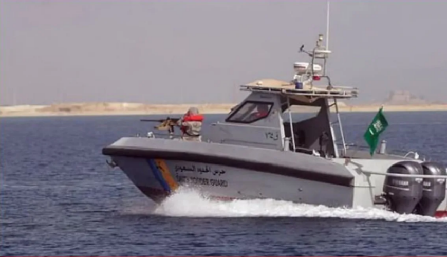حرس الحدود ينقذ مواطنين و3 مقيمين بعد تعطل وسيلتهم البحرية في جدة