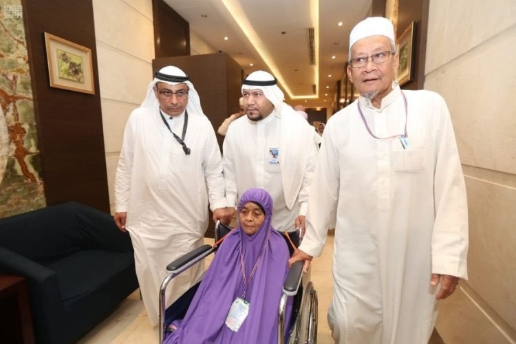 حاجة تايلندية تبلغ من العمر 103 أعوام تقهر الظروف وتحقق حلم السنين بأداء فريضة الحج