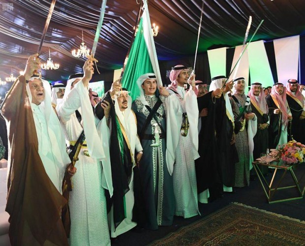 الأمير فيصل بن بندر يرعى حفل تخريج طلاب مدارس الملك فيصل