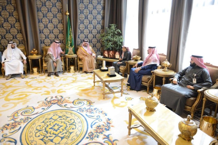 *أمير عسير يستقبل فريق وزارة الاقتصاد والتخطيط*