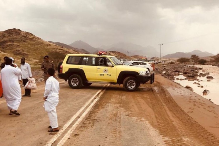 مدني المدينة ينتشل جثة مواطن ويبحث عن مفقود جراء الأمطار