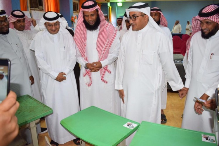 «ربيع عطية» يُدشِّن مبادرة «العناية بالأثاث المدرسي» بتعليم بيش