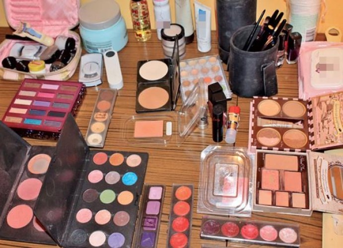 طبيب جلدية محذرا من مستحضرات “أبو ريالين”: بها مواد خطيرة ومسرطنة