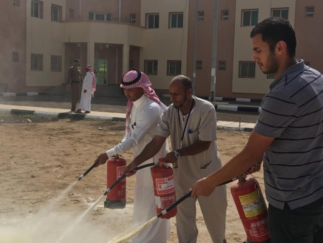 “مدني صبيا” ينفذ دورات على وسائل السلامة لمنسوبي الشؤون الصحية