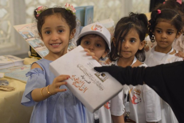 وسط أجواء روحانية مائدة إفطار جماعية لأبناء الشهداء في المسجد الحرام