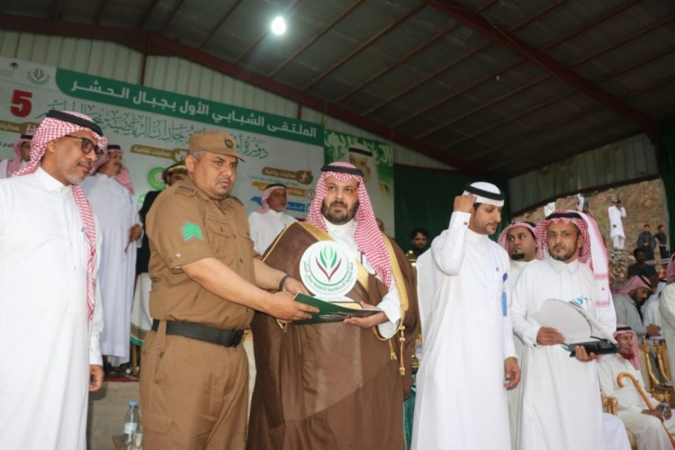 بالصور.. محافظ الداير يرعى ختام الملتقى الشبابي الأول بجبال الحشر ويتوج الجانبة ببطولة أمير المنطقة