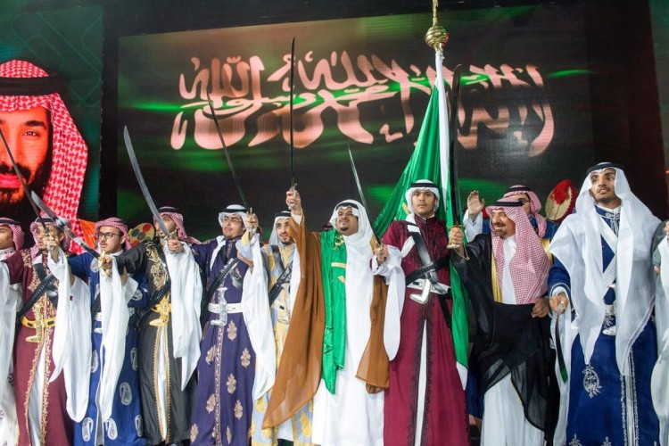 نائب أمير منطقة الرياض يرعى حفل تخريج الدفعة 44 من مدارس الرياض ويكرم المتفوقين