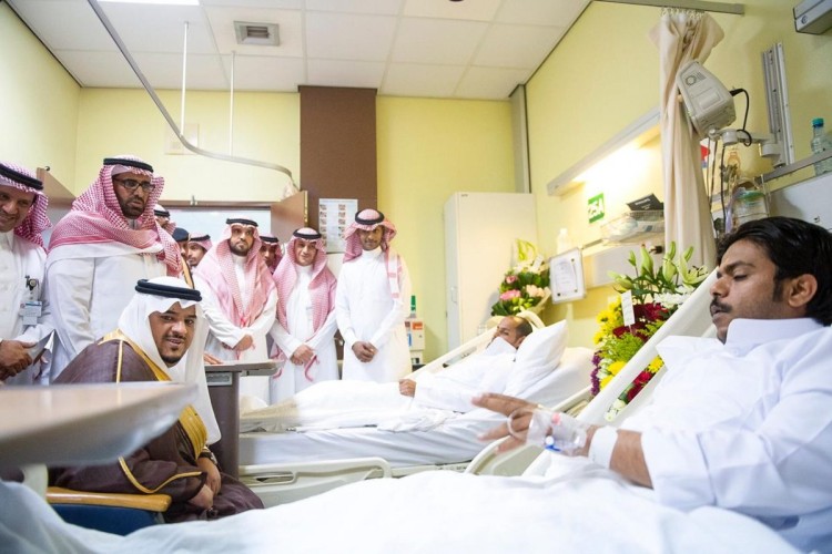 نائب أمير الرياض ينقل تحيات القيادة لرجال الأمن المصابين في الحادث الإرهابي