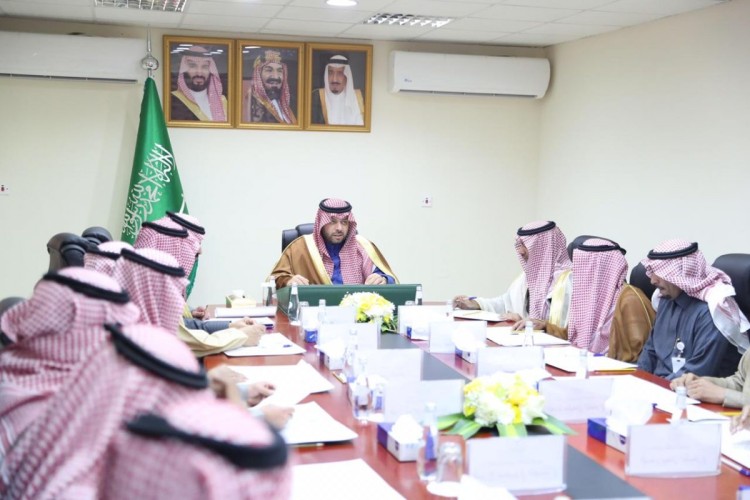 أمير الحدود الشمالية يرأس الاجتماع التنموي بمحافظة العويقيلة