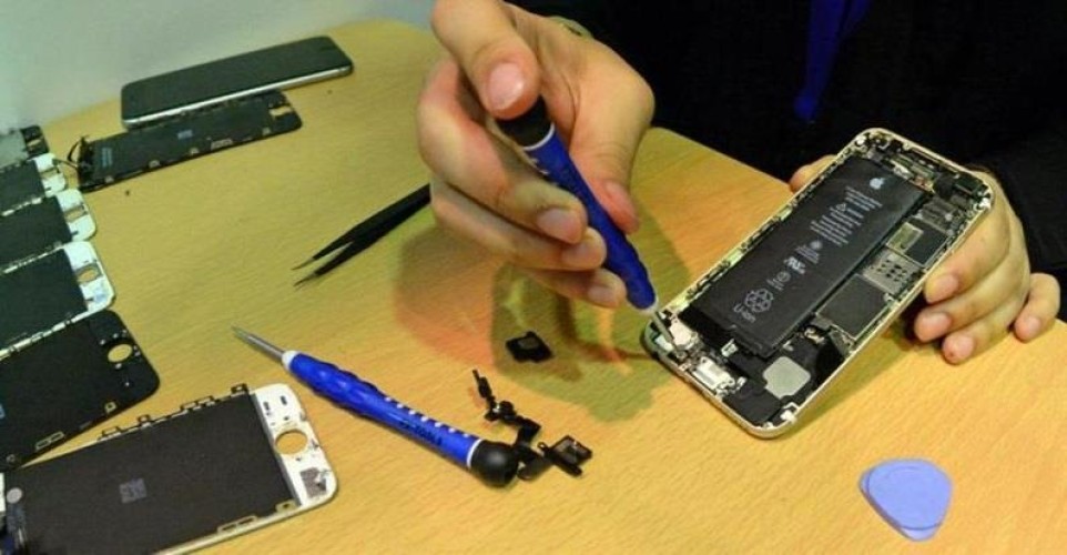 وكيل “الاتصالات”: إطلاق منصة مجانية لتدريب الشباب على صيانة الجوالات قريباً