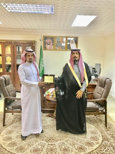 محافظ ضرية يكرم مدير تحرير صحيفة أضواء الوطن بالقصيم