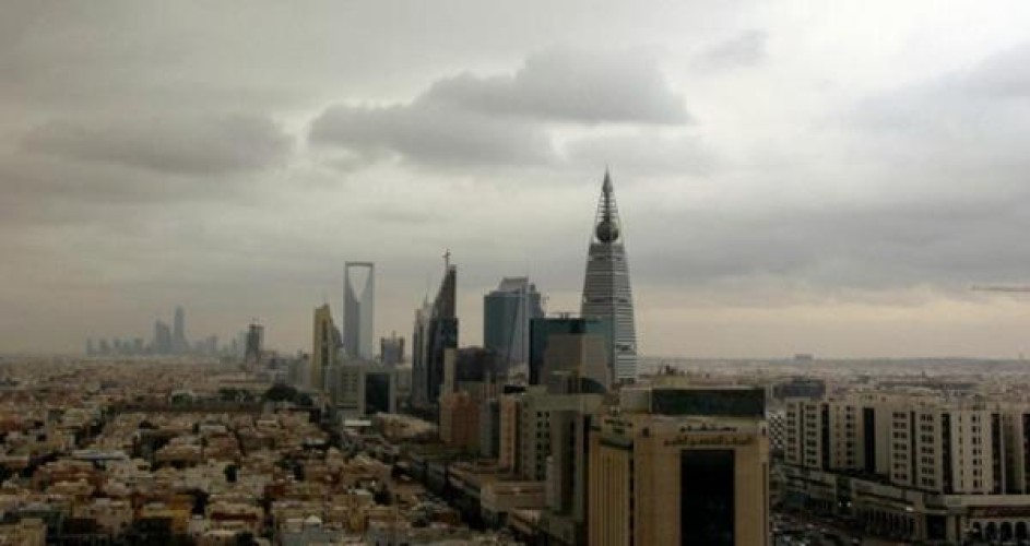 أمطار ورياح بالرياض والمدينة والشرقية.. وتحذيرات من السيول بالحدود الشمالية