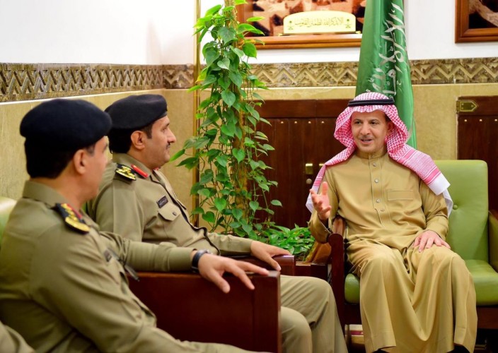 مستشار أمير الرياض والمشرف على مكتبه يستقبل مدير سجون المنطقة