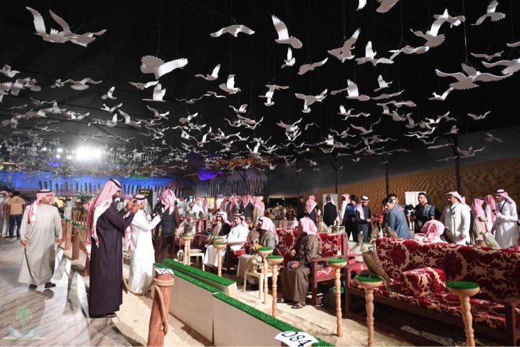 إقبال كبير في أول أيام معرض الصقور والصيد السعودي