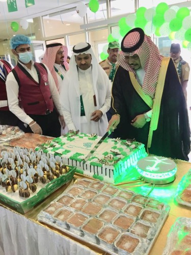 بالصور : محافظ بيش يدشن حملة التبرع بالدم بمستشفى بيش العام مناسبة اليوم الوطني