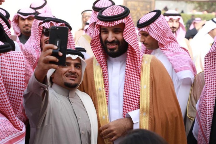 بالفيديو.. ولي العهد يزور عددا من أعيان الحدود الشمالية.. ويؤكد: ملف القبائل العائدة سينتهي قريباً