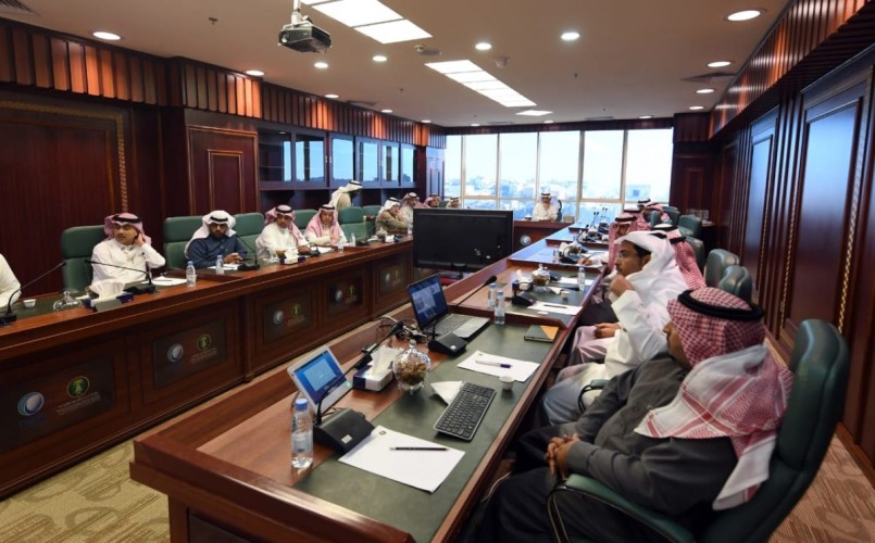 وزير البيئة والمياه والزراعة يقف ميدانياً على سير العمل في إنجازات مشاريع مياه الشرب بمدينة أبها