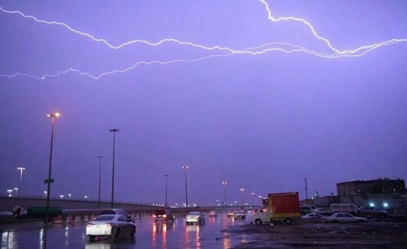 “الأرصاد”: لا صحة لما يتم تداوله عن “إعصار قمعي” قبالة جدة