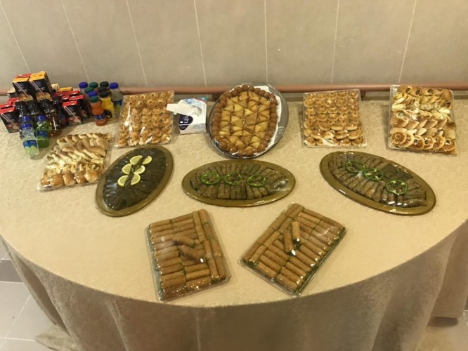 بالصور احتفال مركز التأهيل الشامل بالمقيمة العنود في يوم مولدها