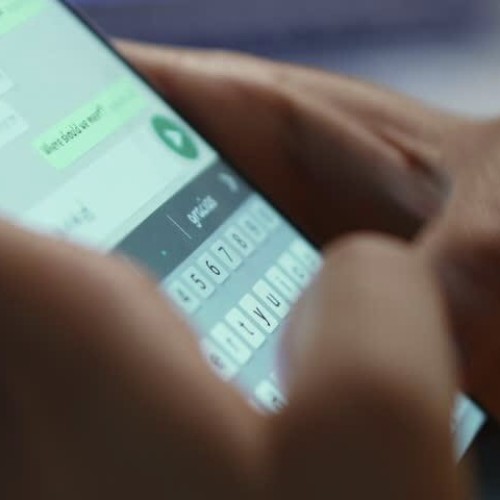 هذا ما فعله “واتس آب” بين طلاب ومعلمهم بـ”مكة”!