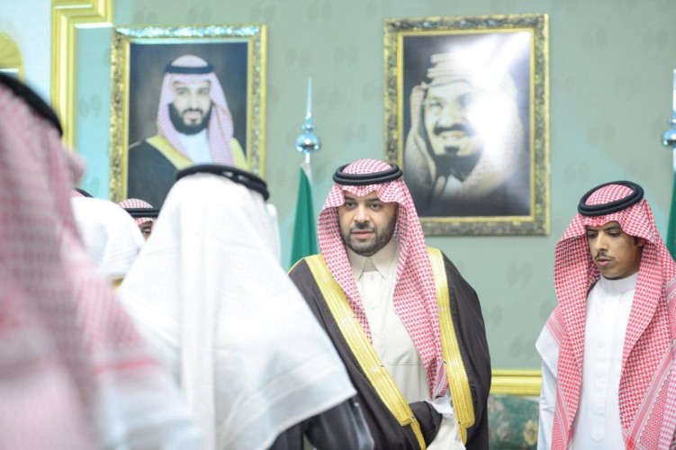 أمير منطقة الحدود الشمالية يستقبل المواطنين في جلسته المسائية