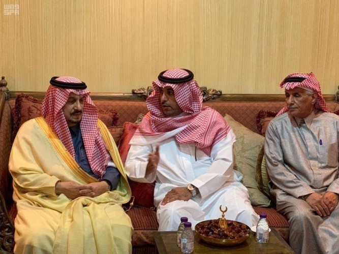 الأمير فيصل بن بندر يقدم العزاء والمواساة لرئيس الهيئة العامة للإحصاء في وفاة والده – رحمه الله