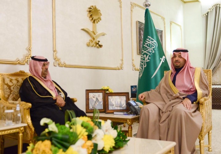 أمير منطقة الحدود الشمالية يكرم المواطنين المتبرعين بالأعضاء في المنطقة