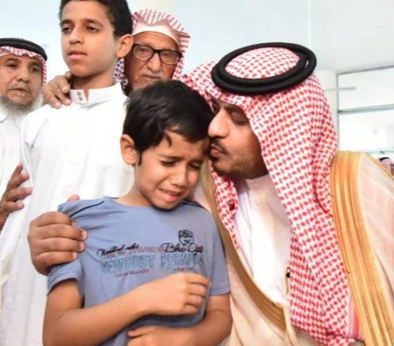 وكيل إمارة جازان للحقوق يؤدي صلاة الميت على الشهيد “الراجحي”