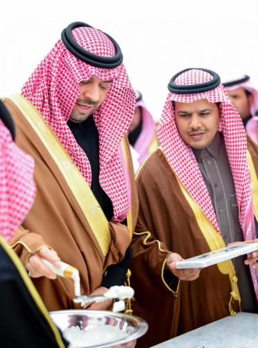 الأمير فيصل بن خالد بن سلطان يضع حجر الأساس لوحدة بيطرية نموذجية في منطقة الحدود الشمالية