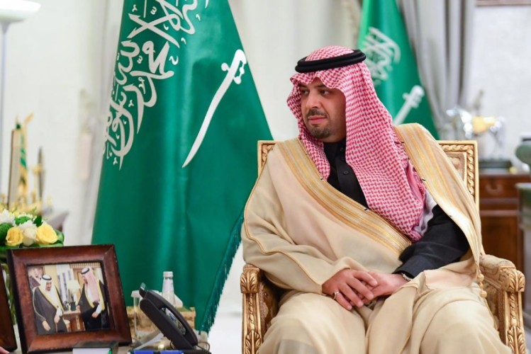 أمير الحدود الشمالية يستقبل مدير مكتب الهيئة العامة للرياضة بالمنطقة