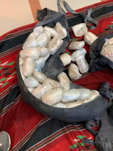 حرس الحدود بمنطقة تبوك يحبط محاولة تهريب كمية كبيرة من الحبوب المخدرة