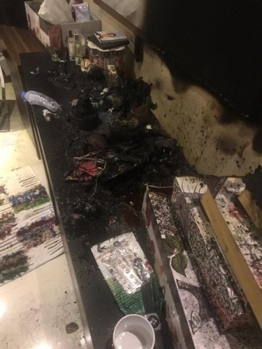 «بالصور» انفجار “شاحن متنقل” يتسبب بحريق داخل شقة سكنية في الطائف