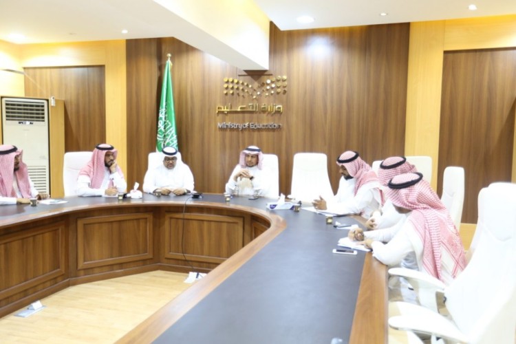 مدير تعليم جازان يعقد اجتماعاً لمناقشة قوائم الانتظار برياض الأطفال والوصول لتحقيق مؤشر الصفرية