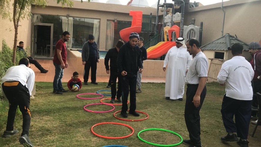 أبناء ومستفيدي التأهيل الشامل للذكور بالدمام في برنامج ترفيهي خارجي