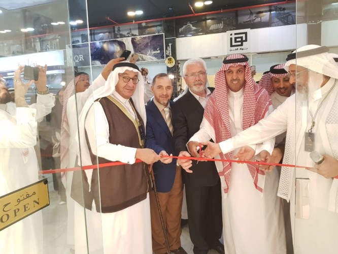 “آل صبيح ” يفتتح المعرض التشكيلي بصمات فن ٢