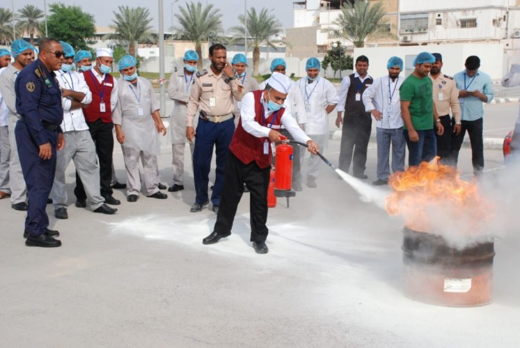 مستشفى الفيصل بالاحساء يدرب منسوبيه على استخدام طفاية الحريق