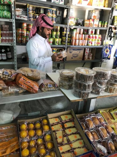 المراقبون الصحيون يقمون بجولات ميدانيه على مطاعم مدينة انبوان