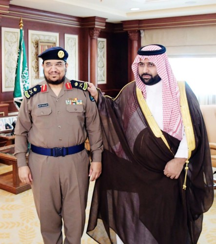 نائب أمير جازان يقلد مدير الدفاع المدني رتبته الجديدة “لواء”
