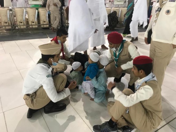 كشافو الجوف يشاركون بالأعمال التطوعية بالحرم المكي