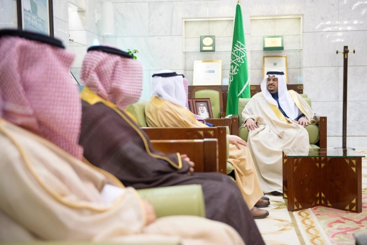 نائب أمير منطقة الرياض يستقبل وزير الخدمة المدنية