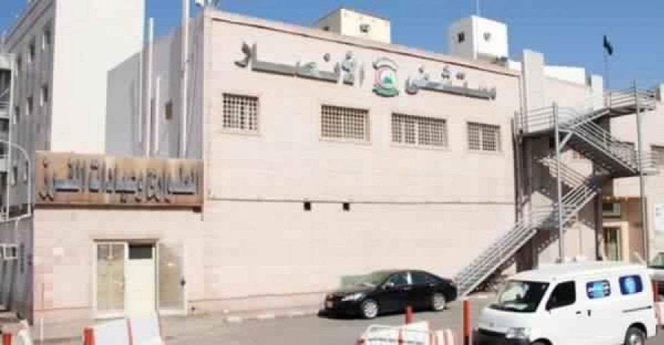 نجاح أول عمليتين لتبديل مفصل صناعي في مستشفى بالمدينة