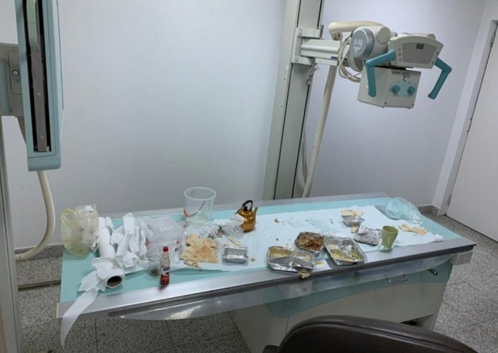 أول تعليق من “صحة جازان” بشأن تحويل جهاز أشعة إلى “سفرة طعام”