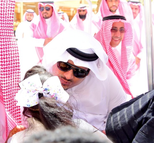 الأمير فيصل بن بندر يفتتح “قيصرية الكتاب” بمنطقة قصر الحكم